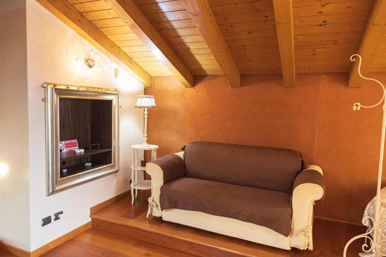 Il Sasso Bianco Bb Apartment Comerio ภายนอก รูปภาพ